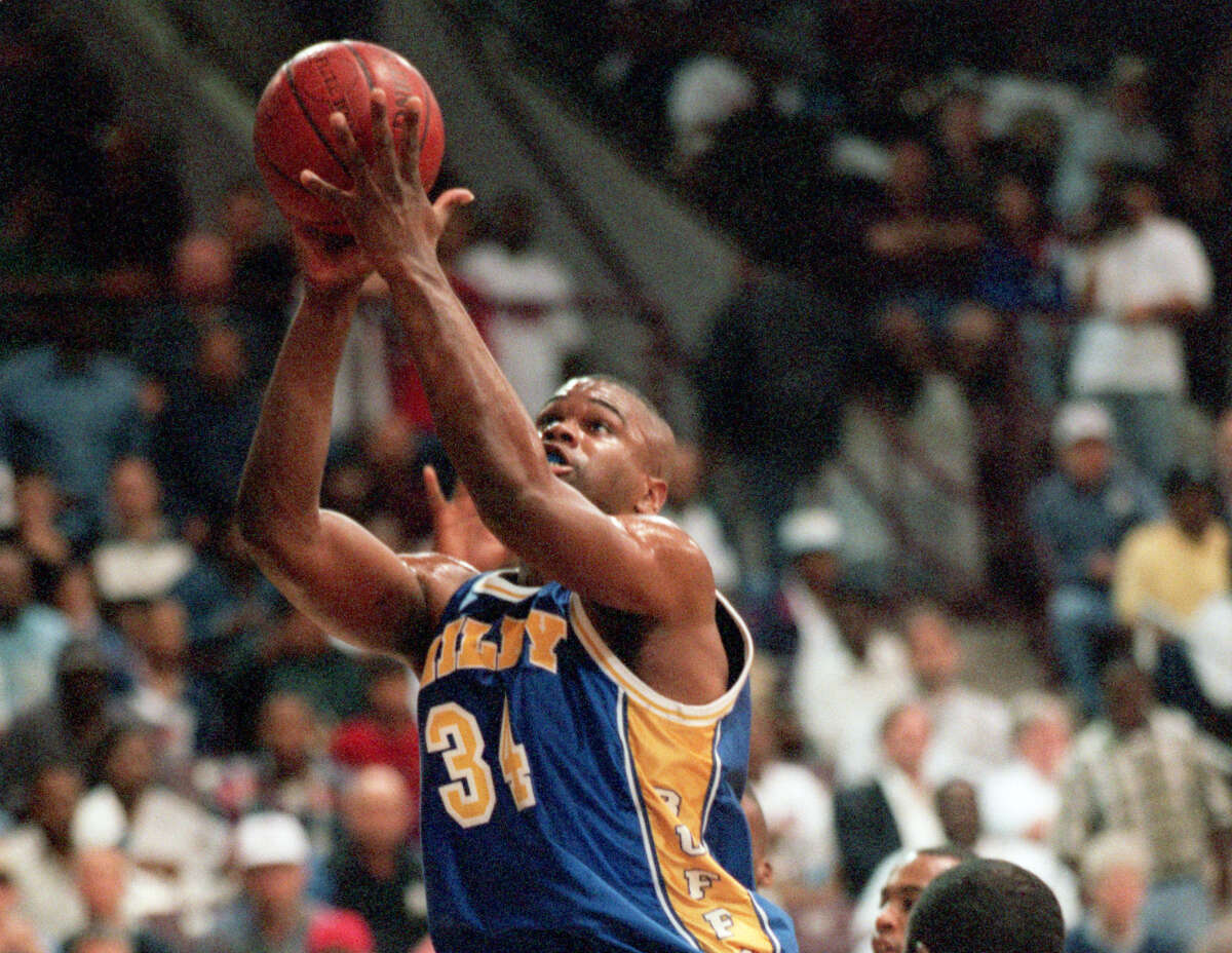Milby vs Beaumont Central. Shown is Alton Ford. photo shot on March 5, 1999. HOUCHRON CAPTION (05/06/1999): Alton Ford of Milby averaged 22 points as a junior last season. Ford said Wednesday he wants to play college basketball at Houston. HOUCHRON CAPTION (11/14/1999): Ford driven: Expectations are high for Milby's Alton Ford, who already has signed with the University of Houston and is considered a shoo-in for an NBA career.
