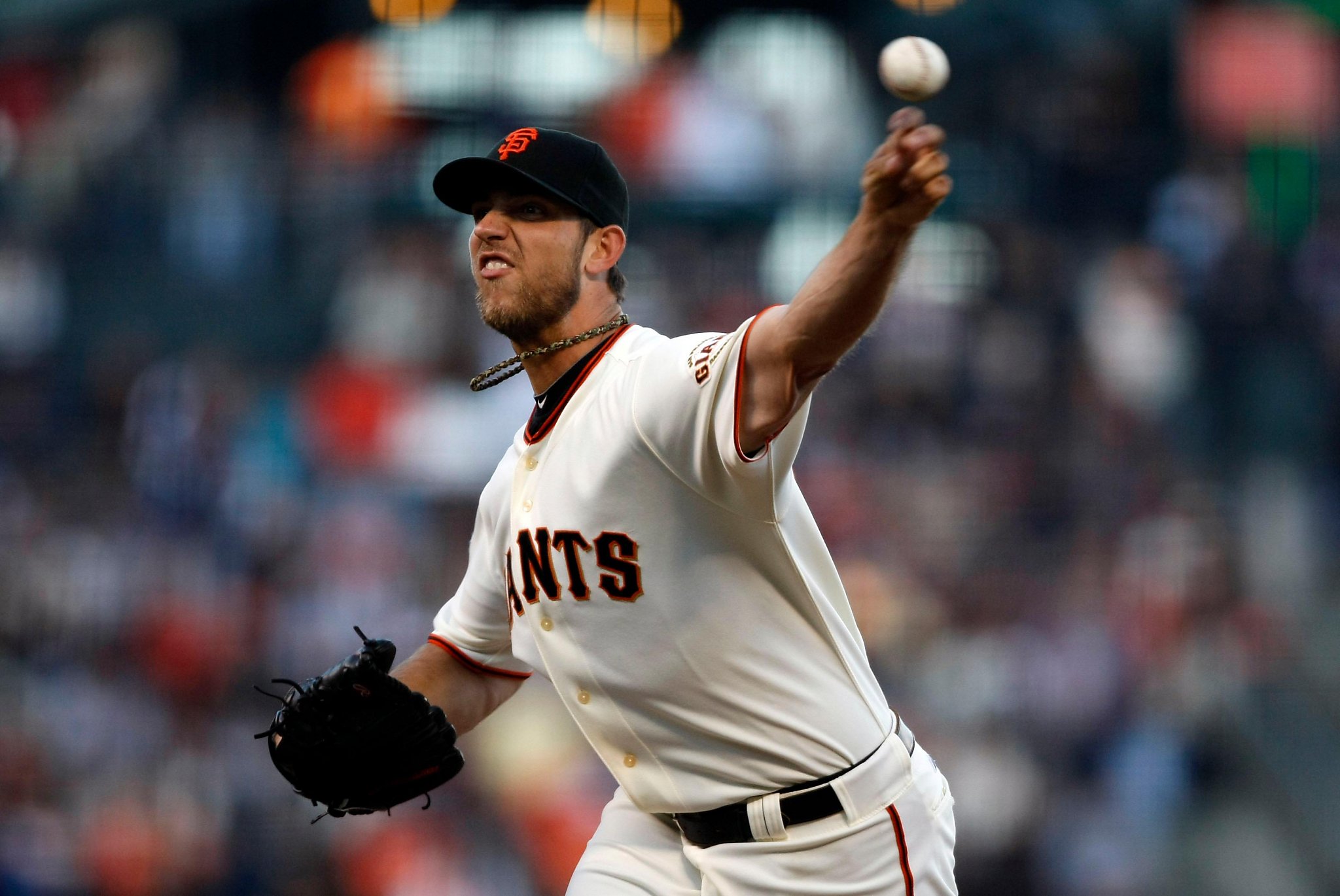 Beardless Brian Wilson wears full Giants garb for ceremonial first pitch 