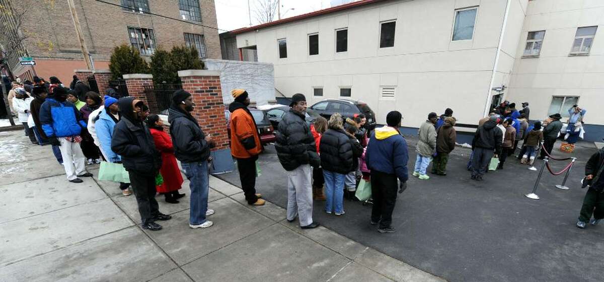 In Photos: Rescue Mission Serves Meals