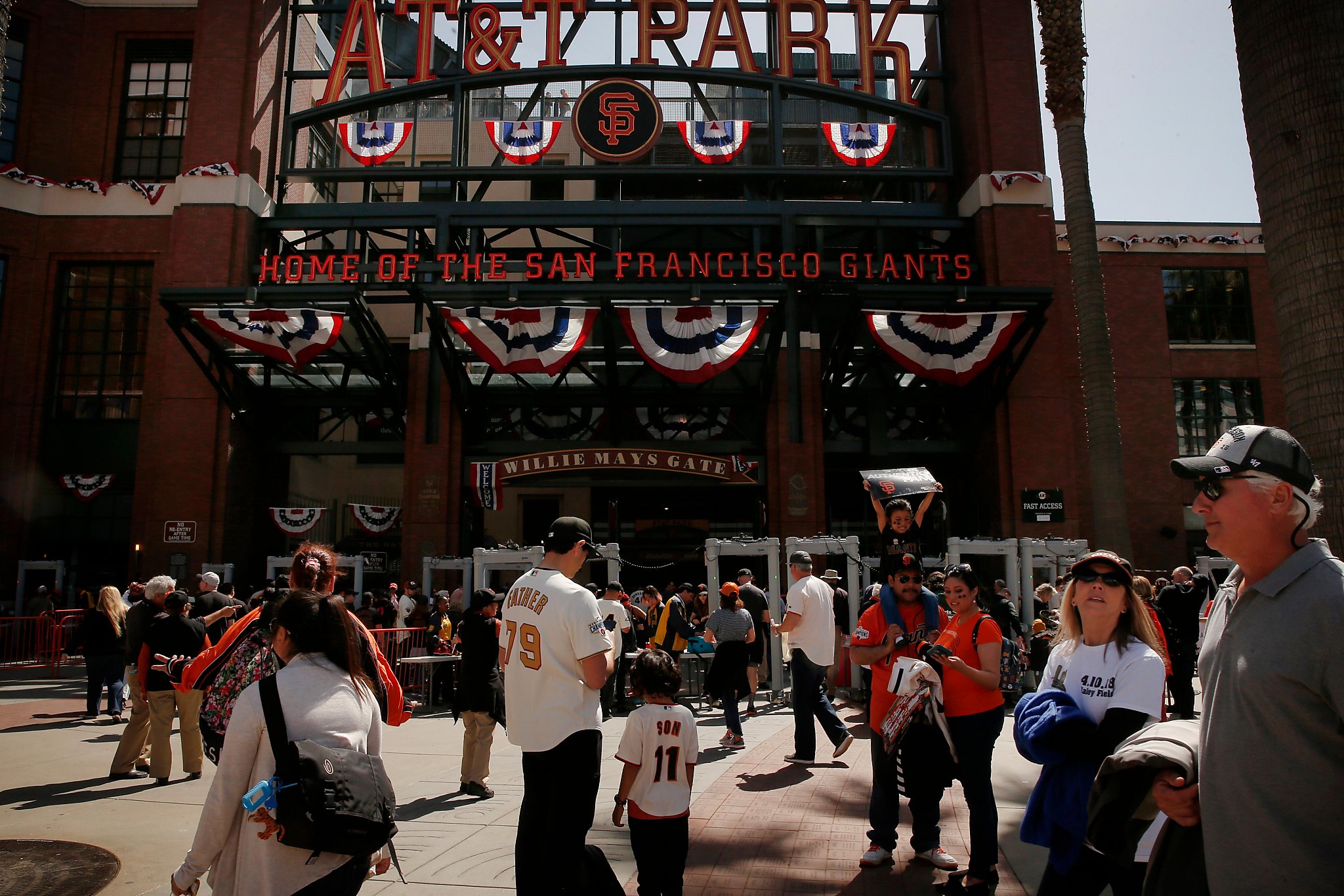 PHOTOS: San Francisco Giants celebrate Opening Day at AT&T Park