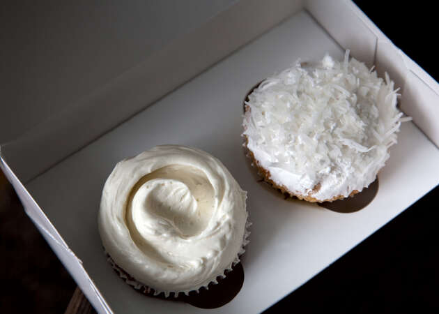 Fat-shamed teen buys all the cupcakes at her local bakery to spite woman behind her in line