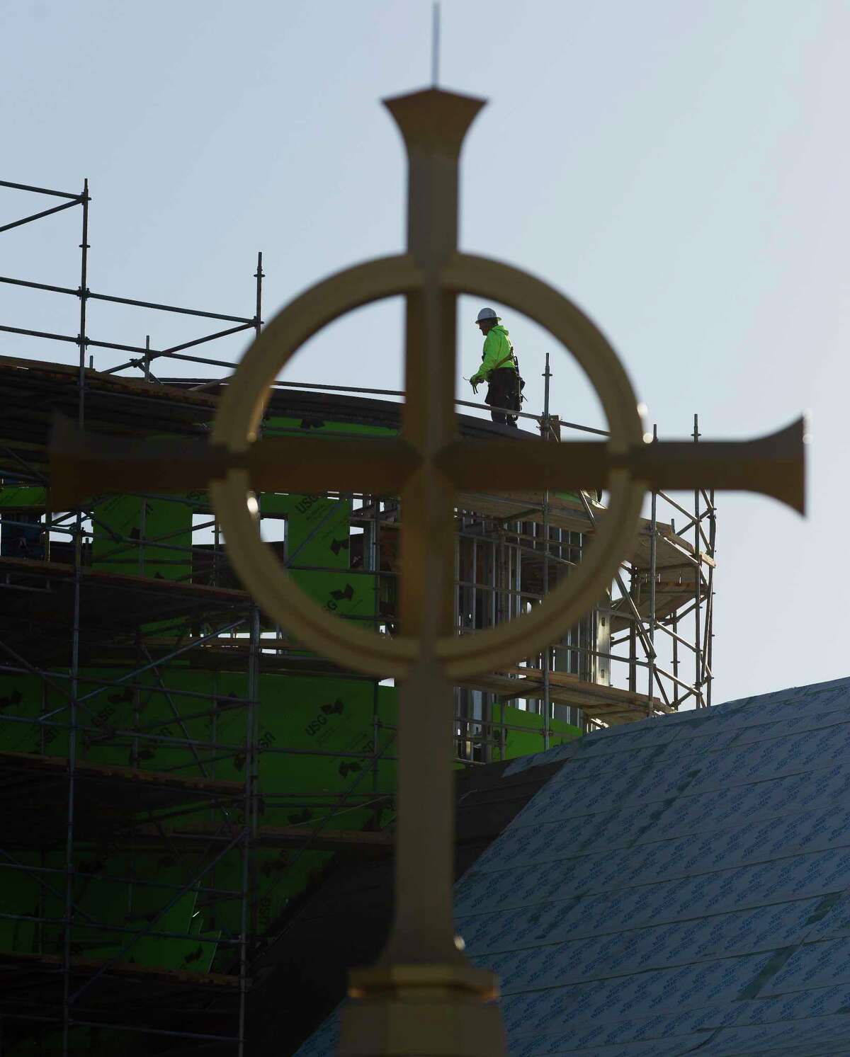 Conroes Sacred Heart Catholic Church Installs New Sanctuary Dome