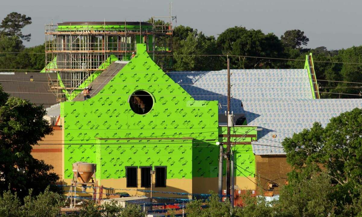 Conroes Sacred Heart Catholic Church Installs New Sanctuary Dome