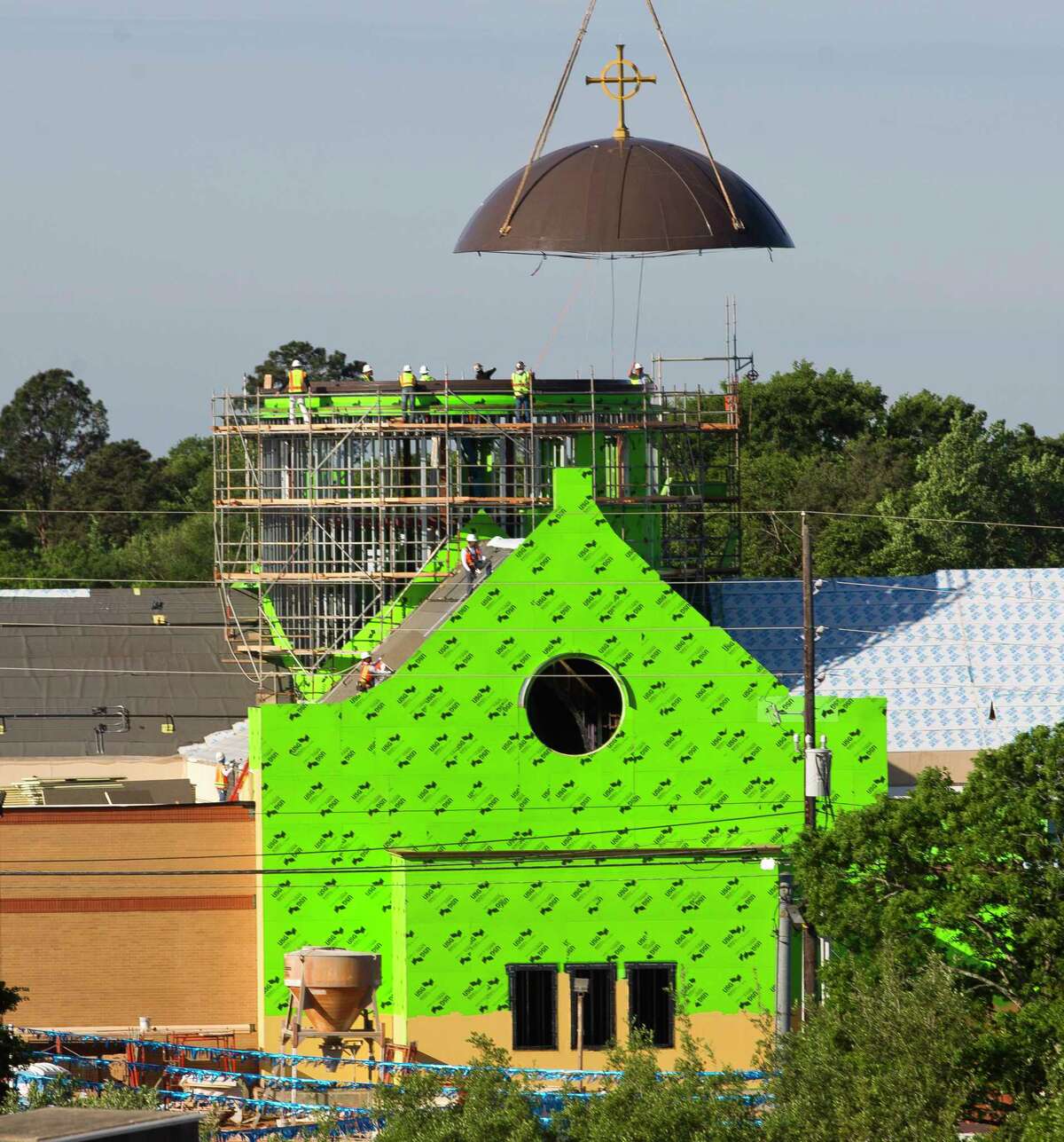 Conroes Sacred Heart Catholic Church Installs New Sanctuary Dome