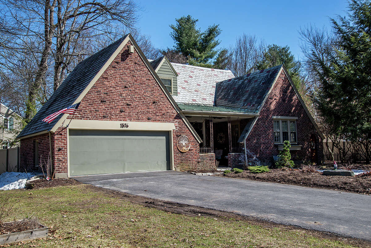 House of the Week: 1576 Dean St., Niskayuna | Realtor: Crystal Coleman of Berkshire Hathaway HomeServices Blake | Discuss: Talk about this house