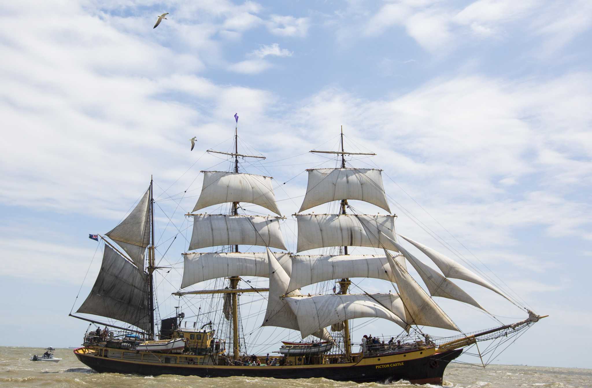 Galveston’s Parade of Tall Ships delight maritime enthusiasts, amateur