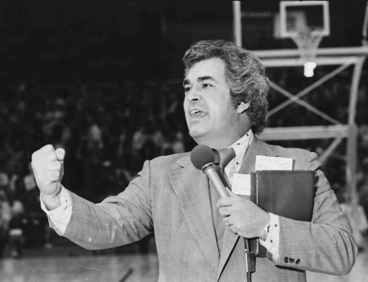 Evangelist Bob Harrington preaches a sermon to Spurs fans during half-time at a Spurs-Pacers game on April 10, 1974.
