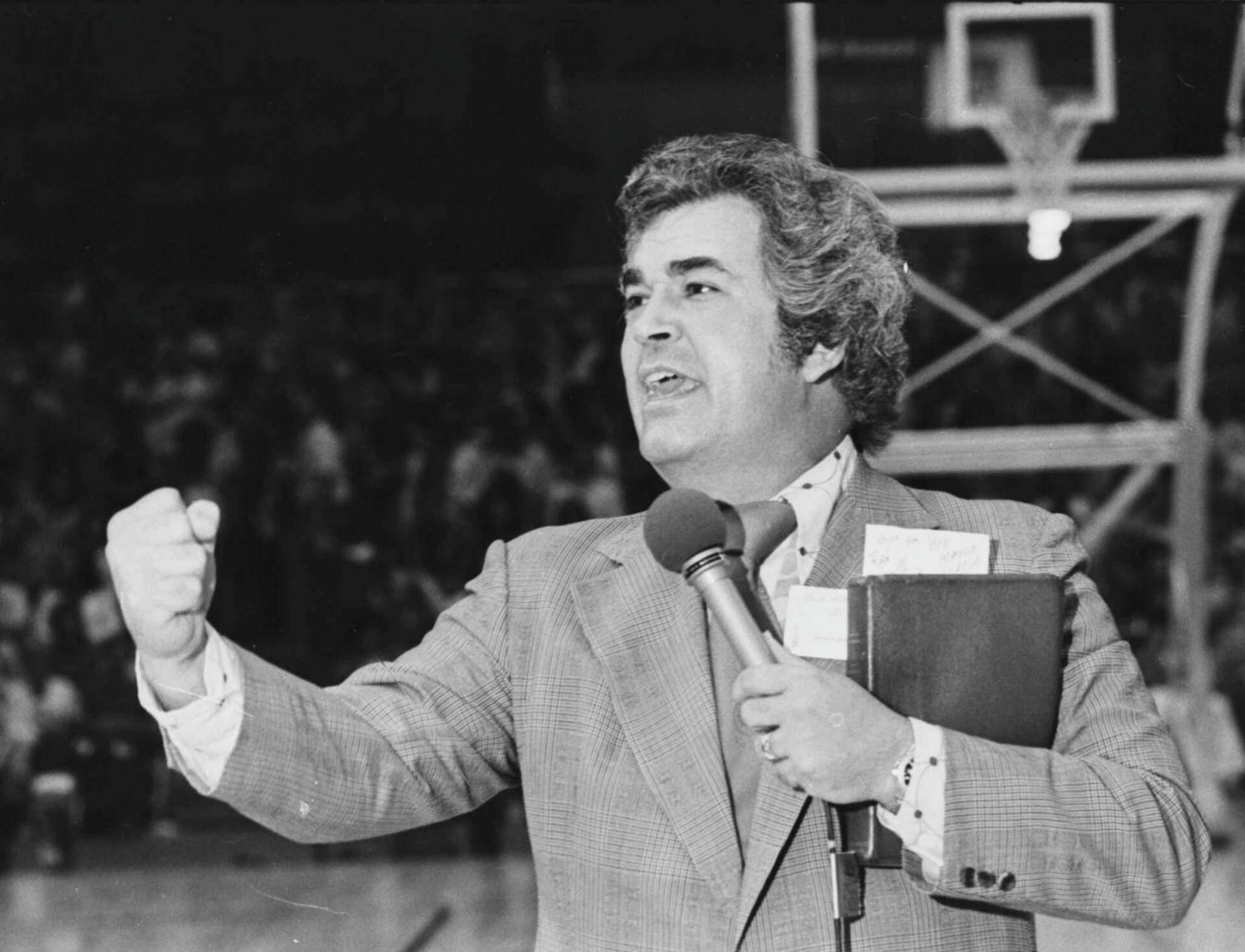 Evangelist wowed HemisFair Arena crowd during halftime at