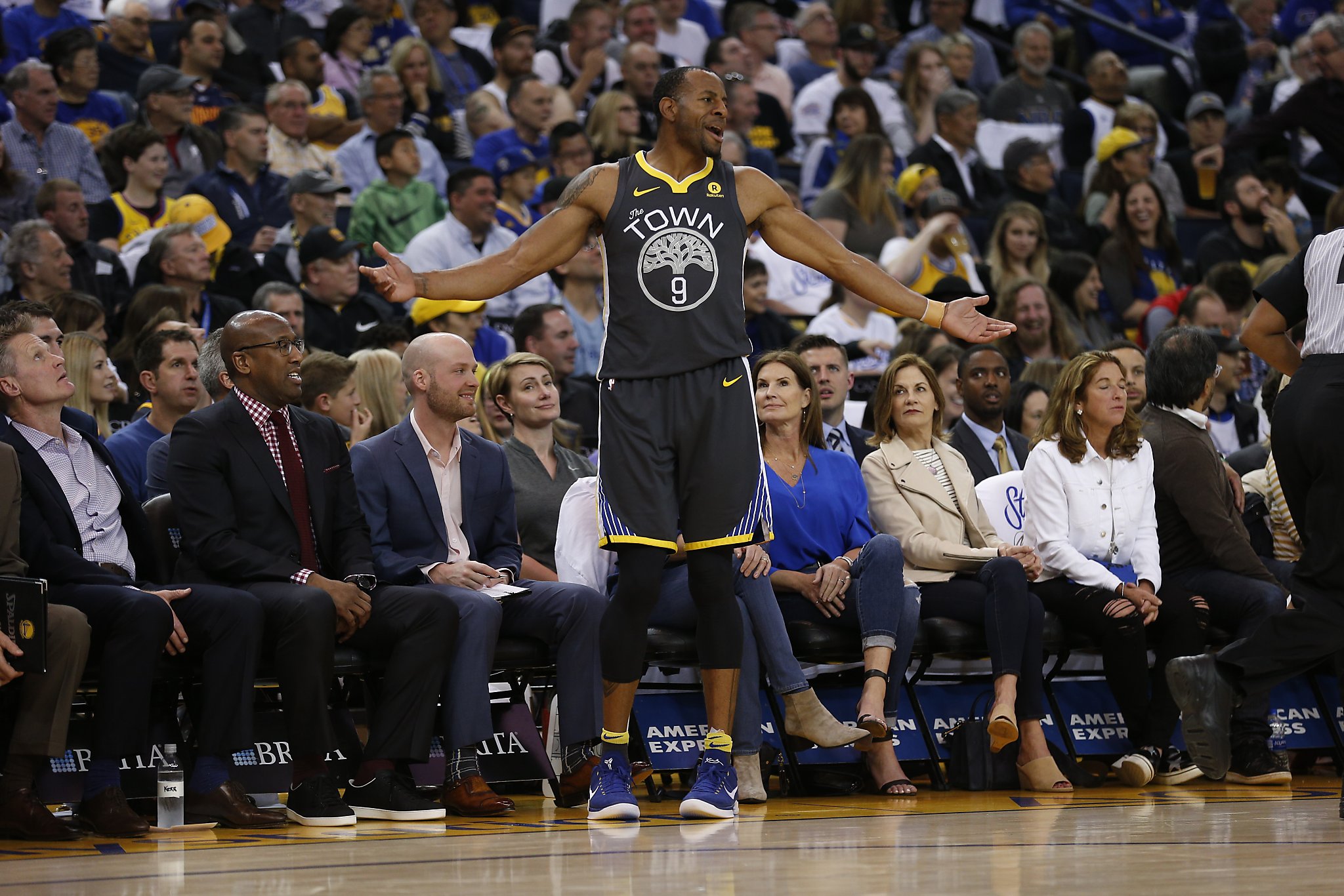 Warriors’ Andre Iguodala Returns From Knee Injury Vs. Pelicans