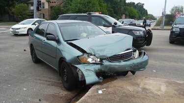 houston man takes to reddit to apologize for backing up traffic after getting in car accident houston man takes to reddit to