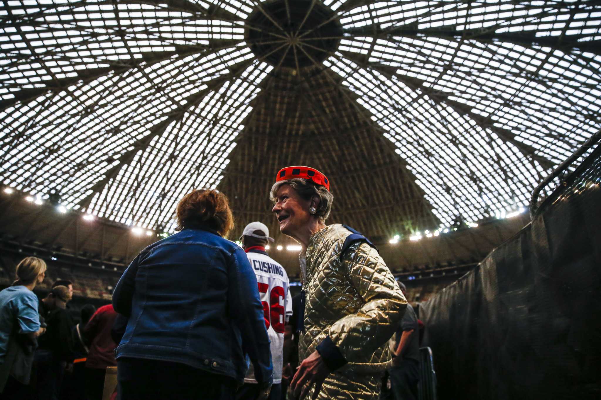 Houstonians flock to the Astrodome for one last look inside before