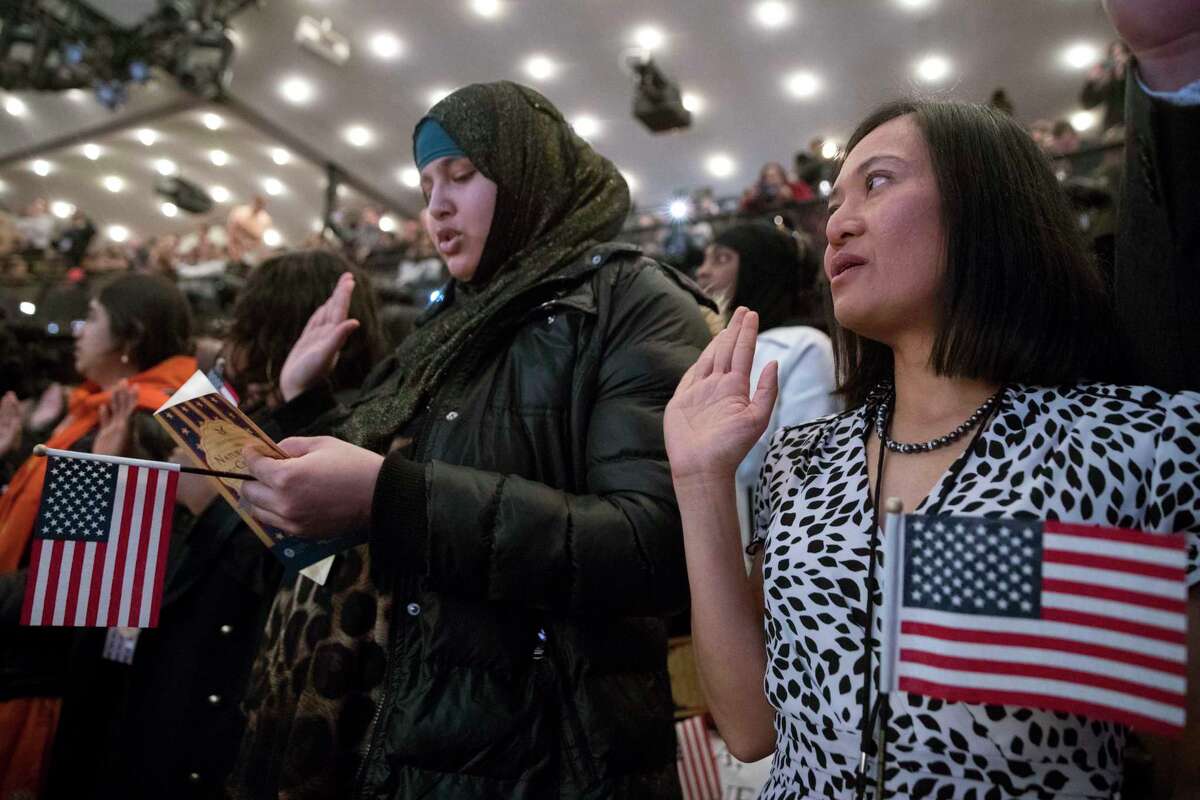 Newest Americans swear allegiance