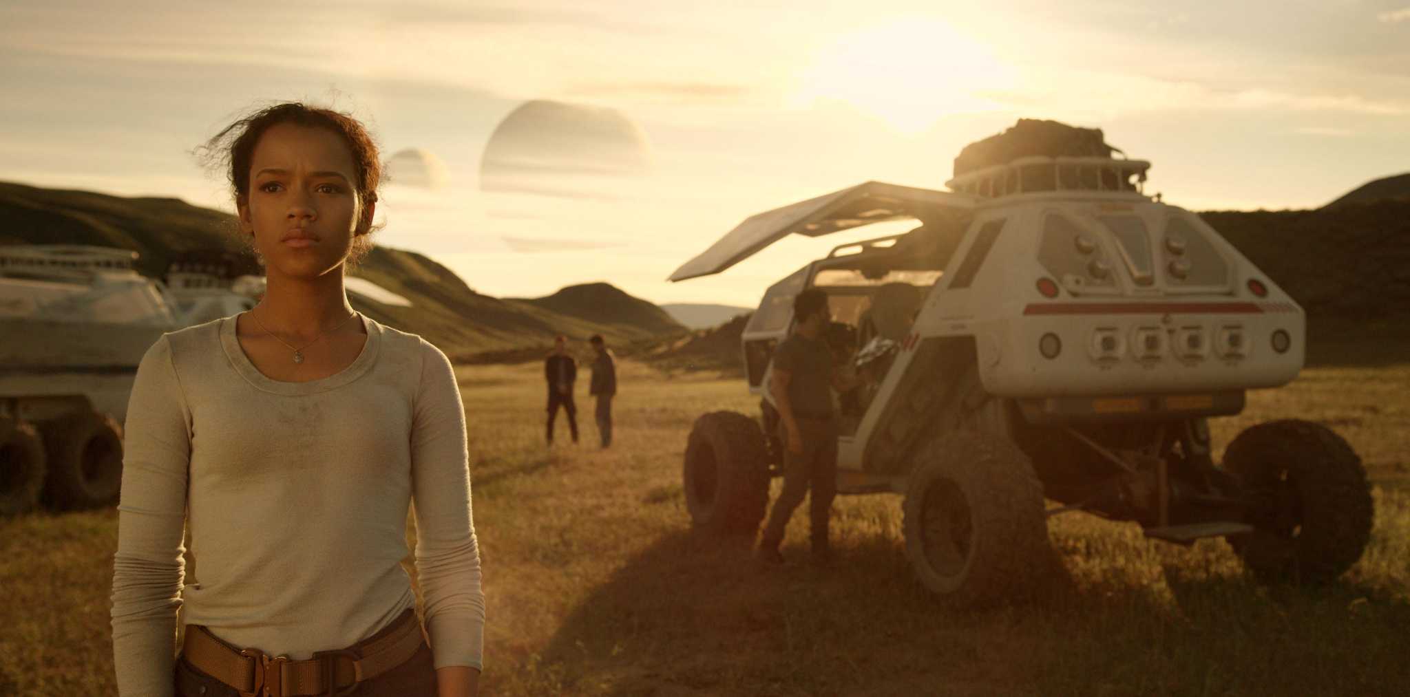 Review Netflix’s ‘Lost in Space’ is worth getting lost in