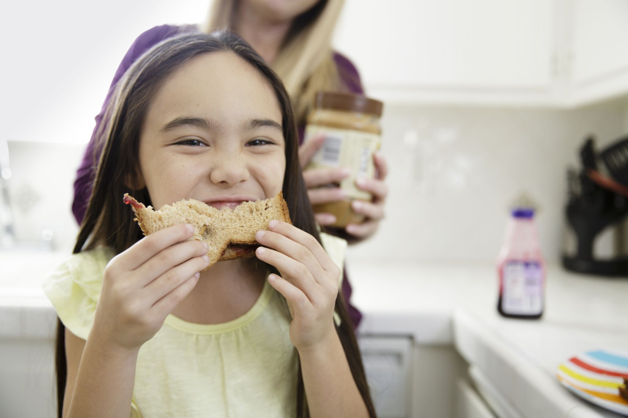 Mom Who Let 4 year old Eat A PB J In A Shopping Cart Branded A Monster 