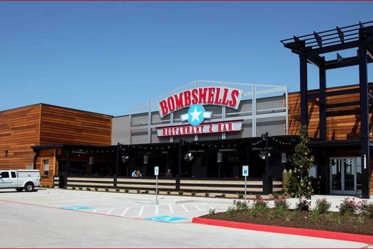 Retail Wrap The Shoppes of Kemah opens