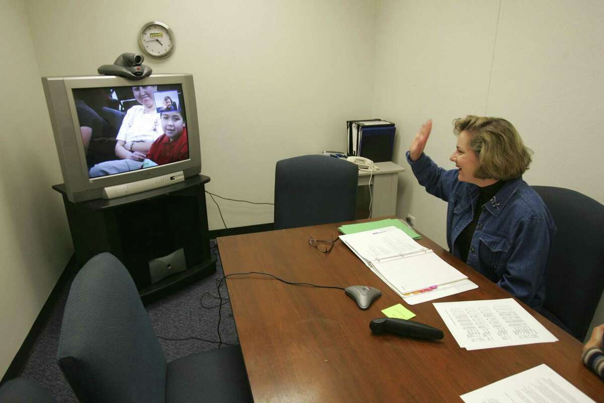 Peggy Visio talks from her office at the UT Health Science Center to people in the Valley Monday afternoon April 18, 2005 during a telemedicine session. (WILLIAM LUTHER/STAFF)