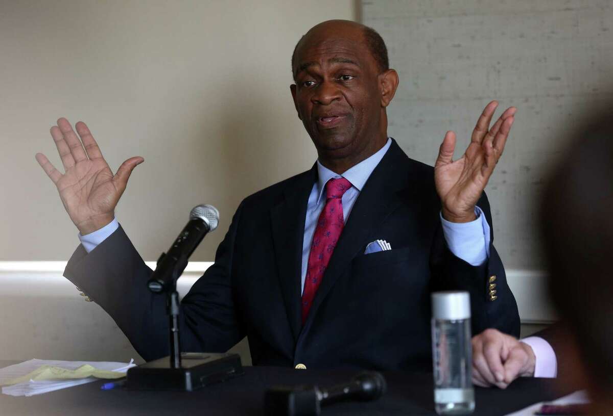 Rev. Kirbyjon Caldwell pleads not guilty to federal fraud charges
