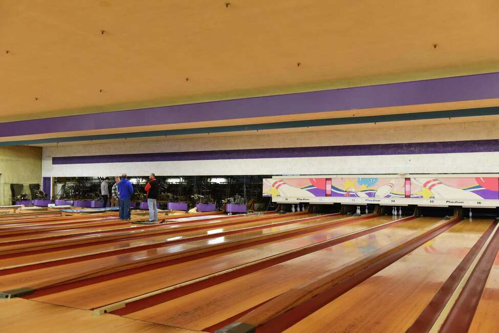 Memories roll in as auctioneers empty Albany's Playdium bowl