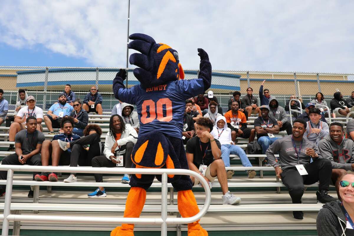 Utsa Fans Roadrunners' treat fans to a preview of the '18 season during annual ...