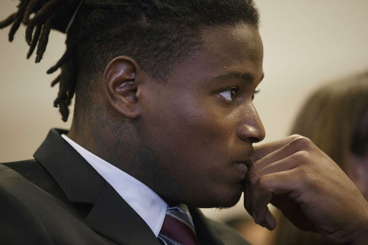 San Francisco 49ers linebacker Reuben Foster appears for his arraignment at the Santa Clara County Hall of Justice in San Jose, Calif., Thursday, April 12, 2018. Foster has been charged with felony domestic violence after being accused of attacking his girlfriend, authorities said. (Dai Sugano/San Jose Mercury News via AP, Pool)