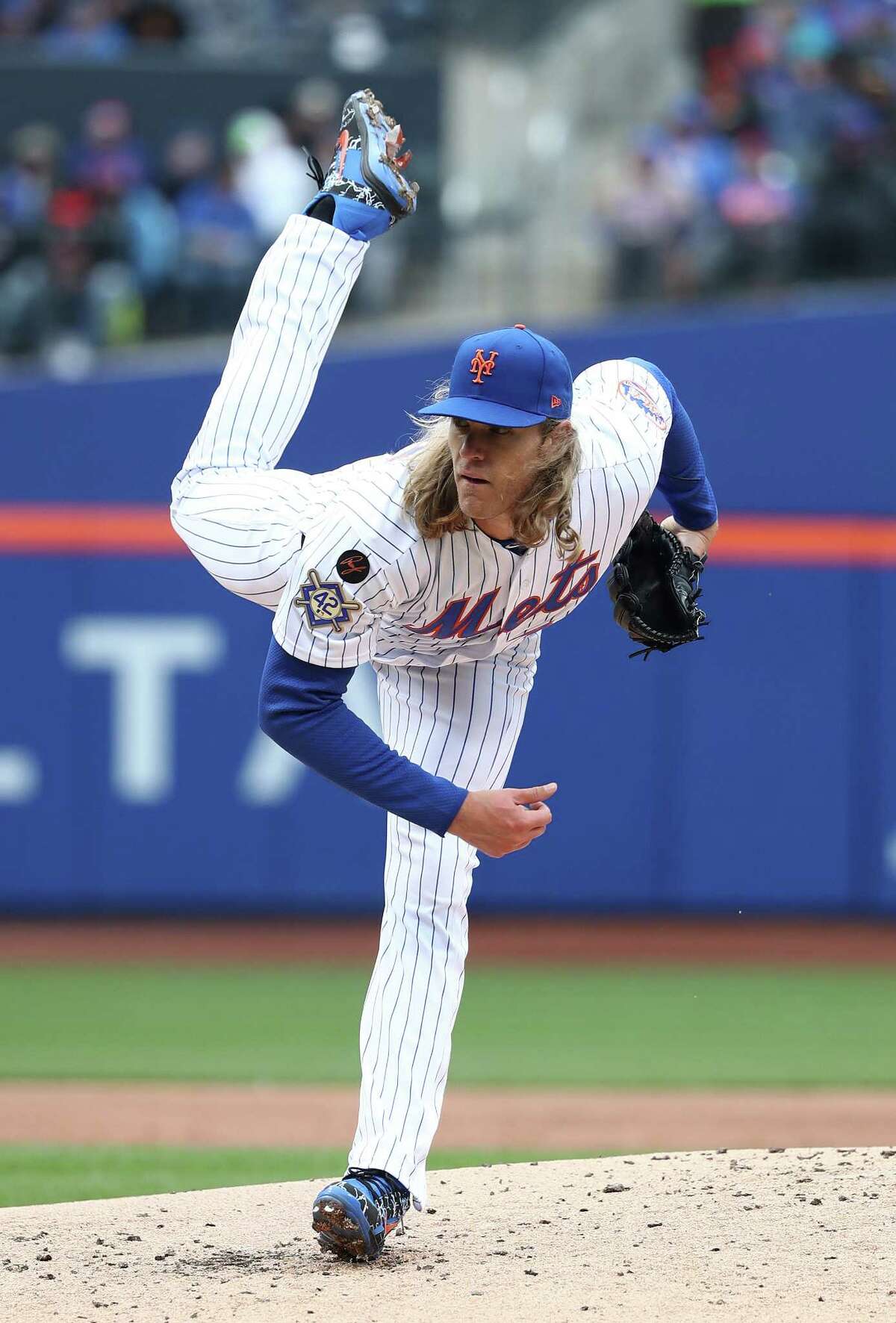 NEW YORK, NY - APRIL 15: Noah Syndergaard #34 of the New York Mets pitches against the Milwaukee Brewers during their game at Citi Field on April 15, 2018 in New York City. All players are wearing #42 in honor of Jackie Robinson Day. (Photo by Al Bello/Getty Images)