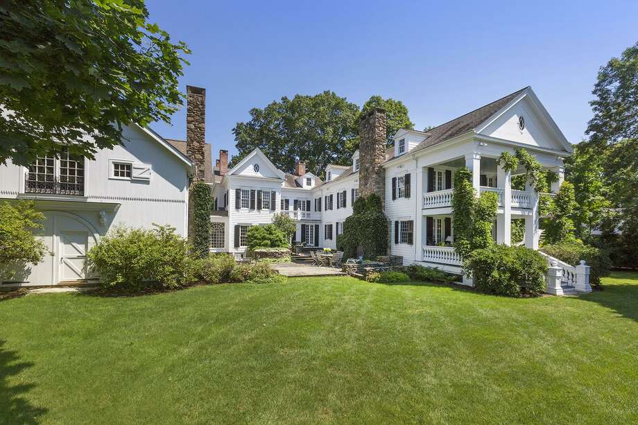 The 17-room updated antique Georgian colonial house at 32 Weston Road sits on a 2.34-acre property enjoying a long list of living and entertaining amenities.