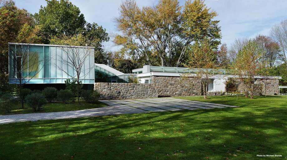 To the iconic Marcel Breuer Mid-Century Modern stone house the current owners added a glass and steel wing designed by award-winning architect Toshiko Mori.