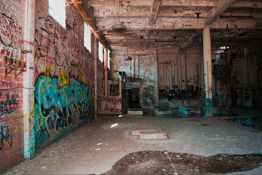 Eerie Photos Show San Antonio's Abandoned Lone Star Brewery 23 Years ...