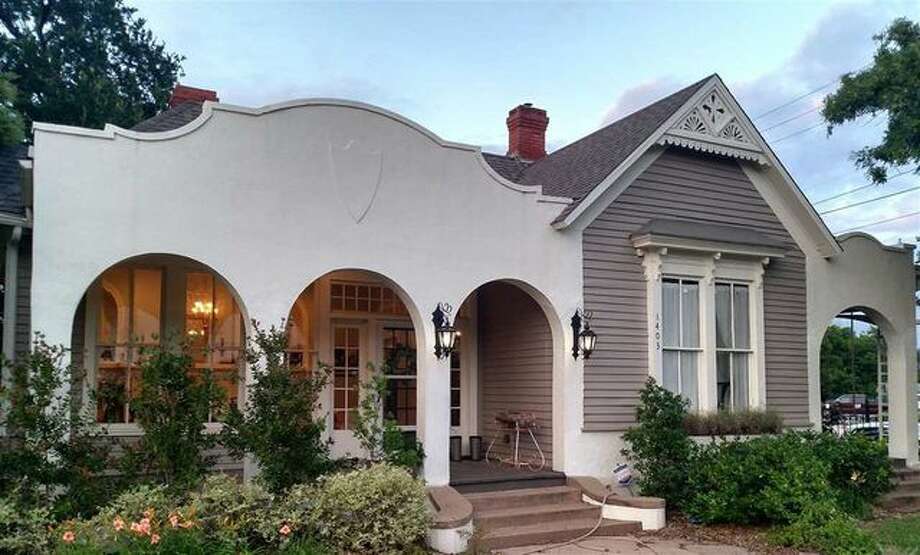 Fixer Upper Clic From Season 1 Is Listed In Waco For 350k The Mailander House Also Known As Bicycle From Season 1 Of