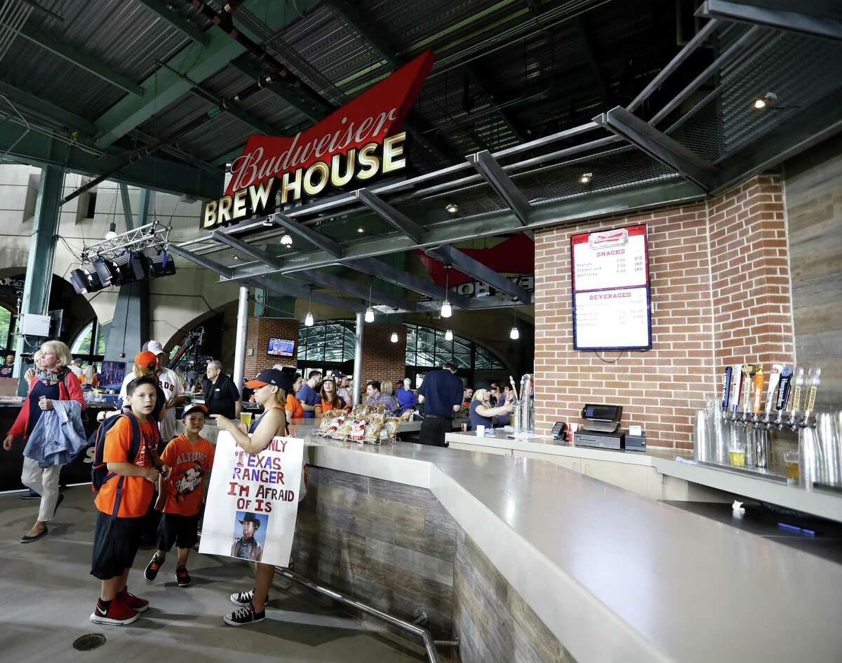 The Texican’s guide to drinking at Minute Maid Park