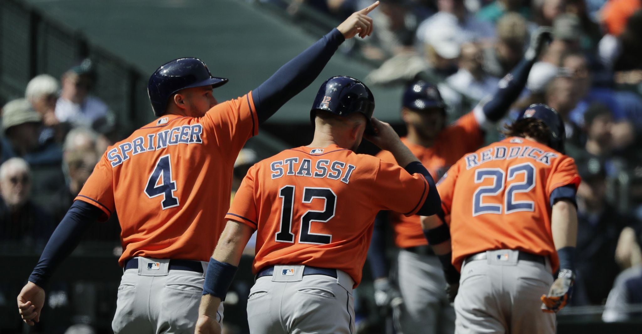 Astros Overcome Bruises And Blunders To Beat Mariners