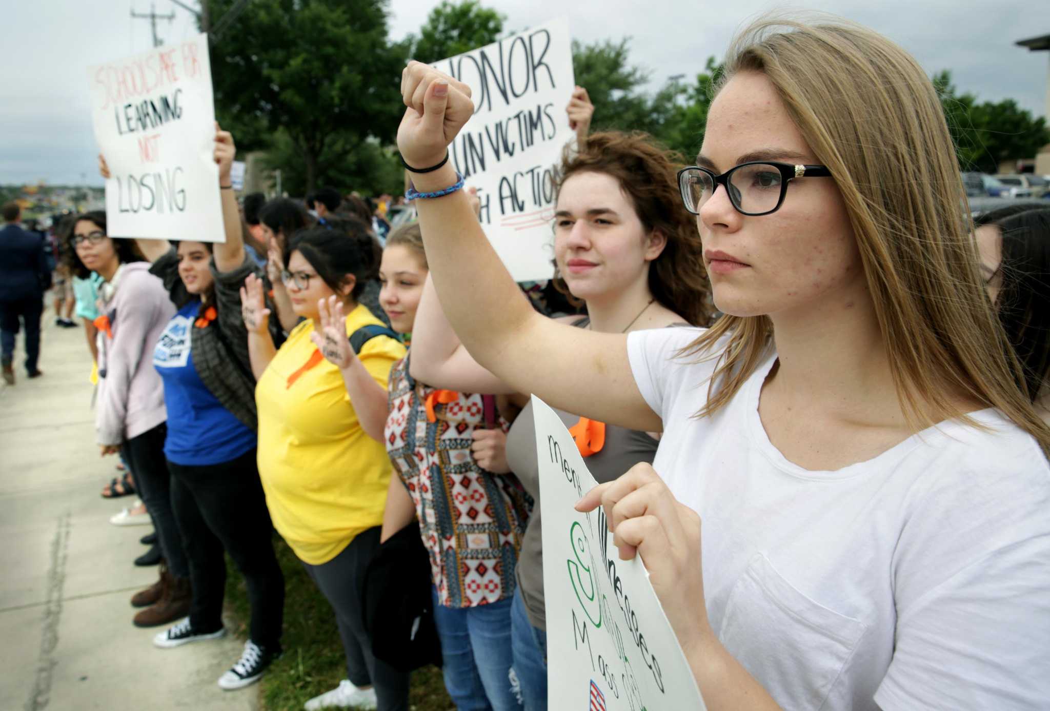 s-a-students-call-for-gun-control-at-widespread-school-walkouts