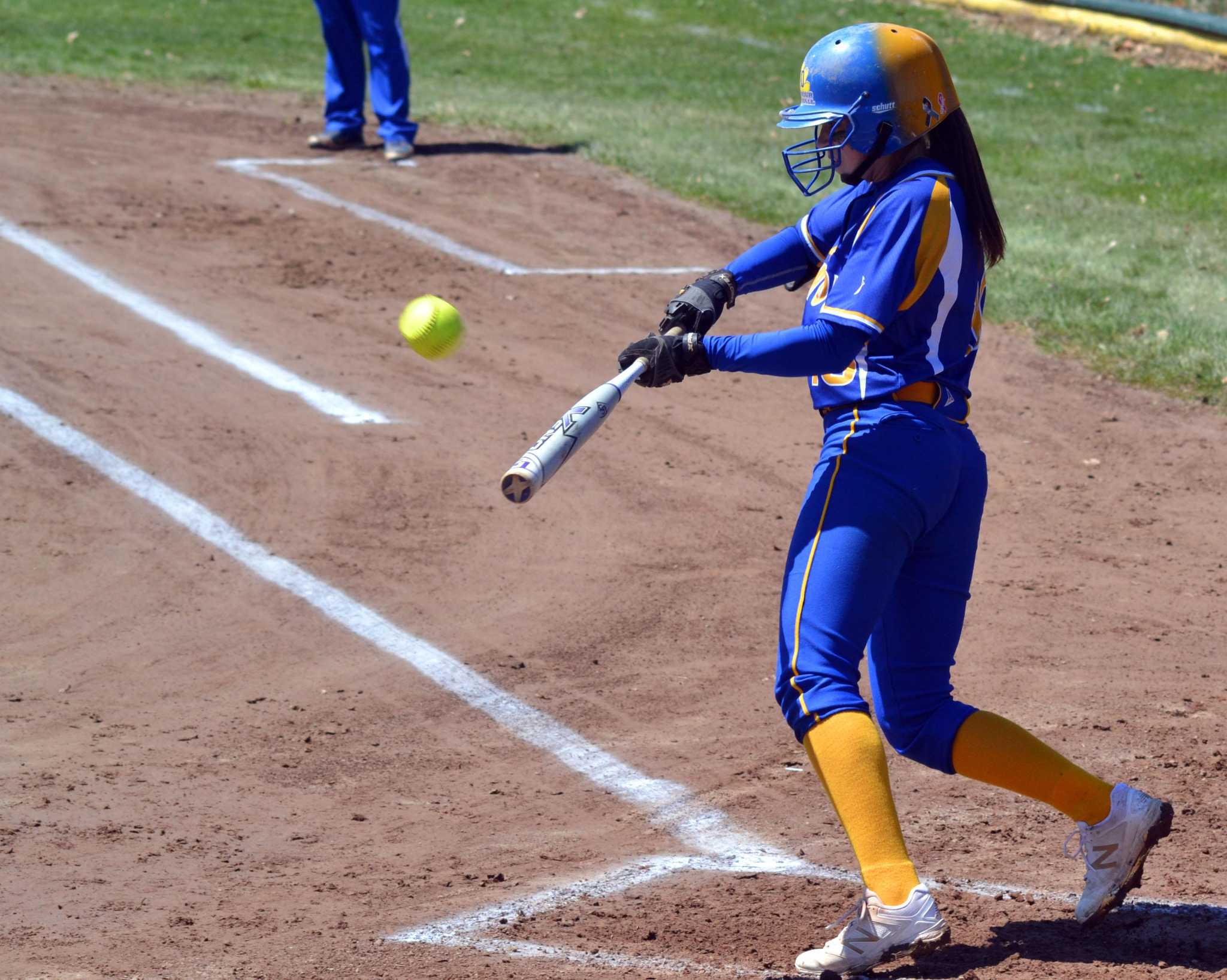 softball-seymour-tops-rival-holy-cross
