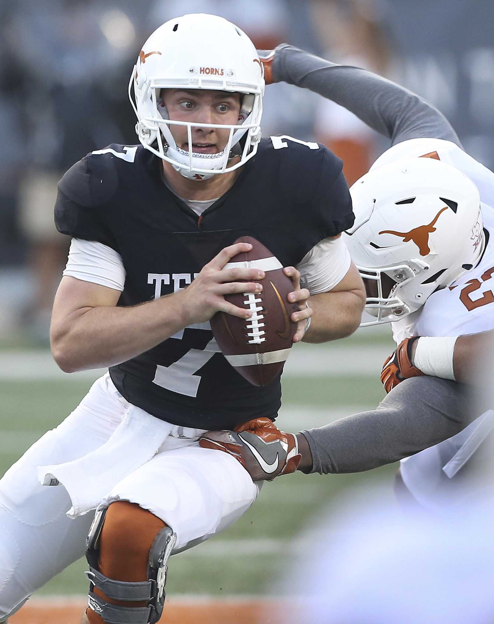 Texas quarterback Shane Buechele to have surgery on torn hip muscle