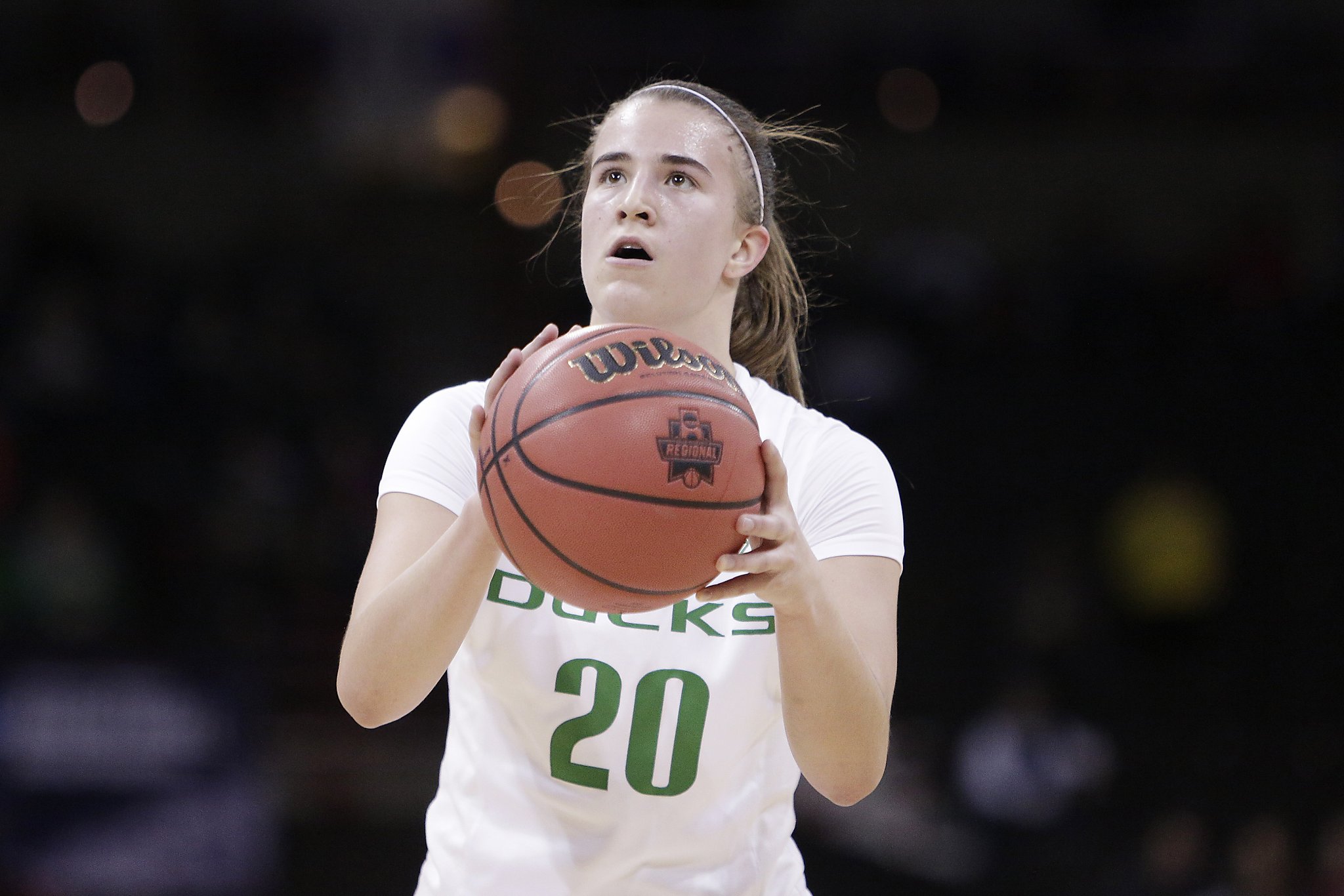 Want to see the best player in college basketball? Oregon's Sabrina Ionescu  is coming to town