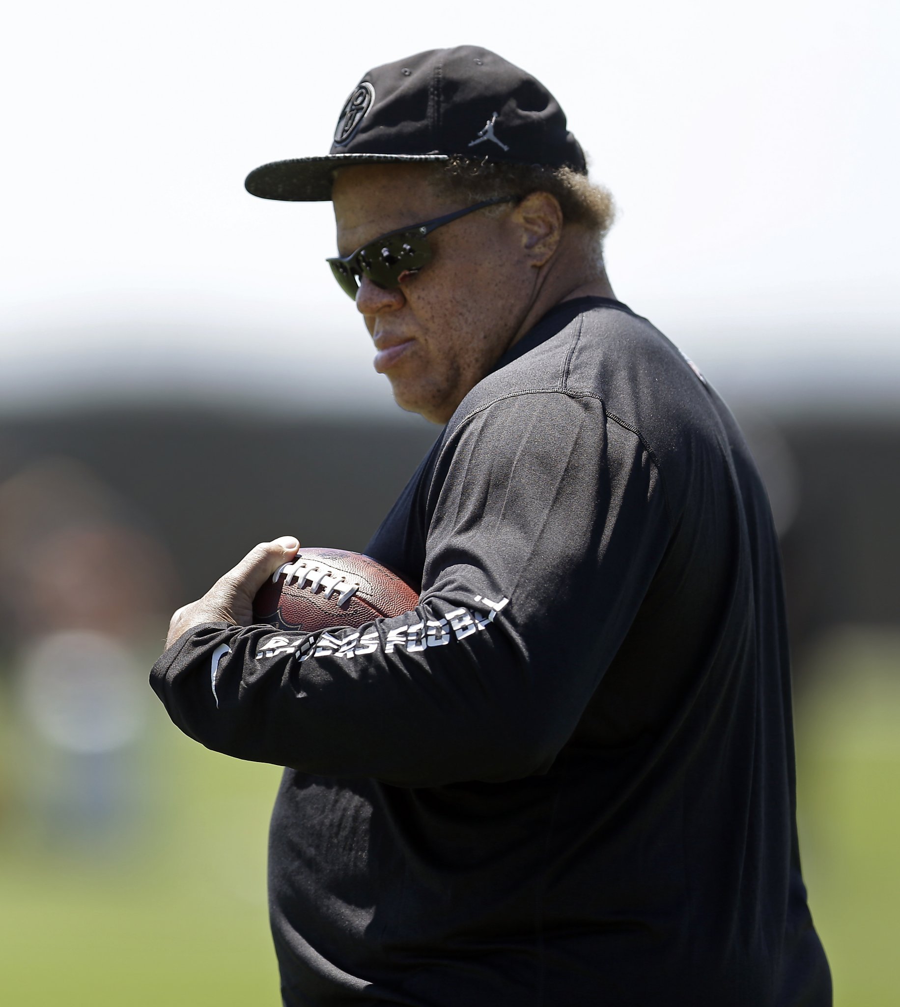 From left, Oakland Raiders head coach Jon Gruden, GM Reggie McKenzie, NFL  Network host Andrew Siciliano, Hall of Famer Rod Woodson and San Francisco  49ers GM John Lynch are seen at the