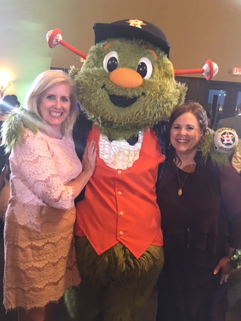 Houston Astros mascot Orbit attends wedding, one-ups bride and groom's ring  game