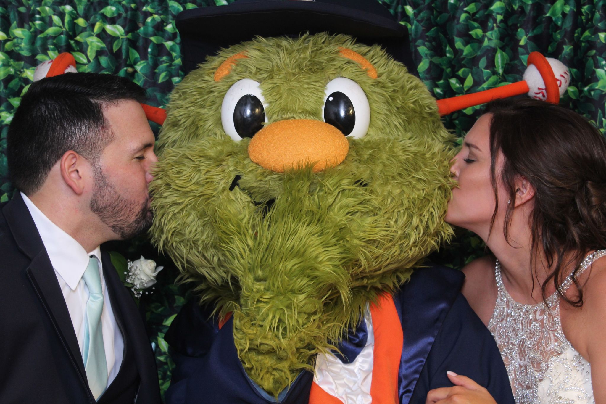 Houston Astros mascot Orbit attends wedding, one-ups bride and groom's ring  game