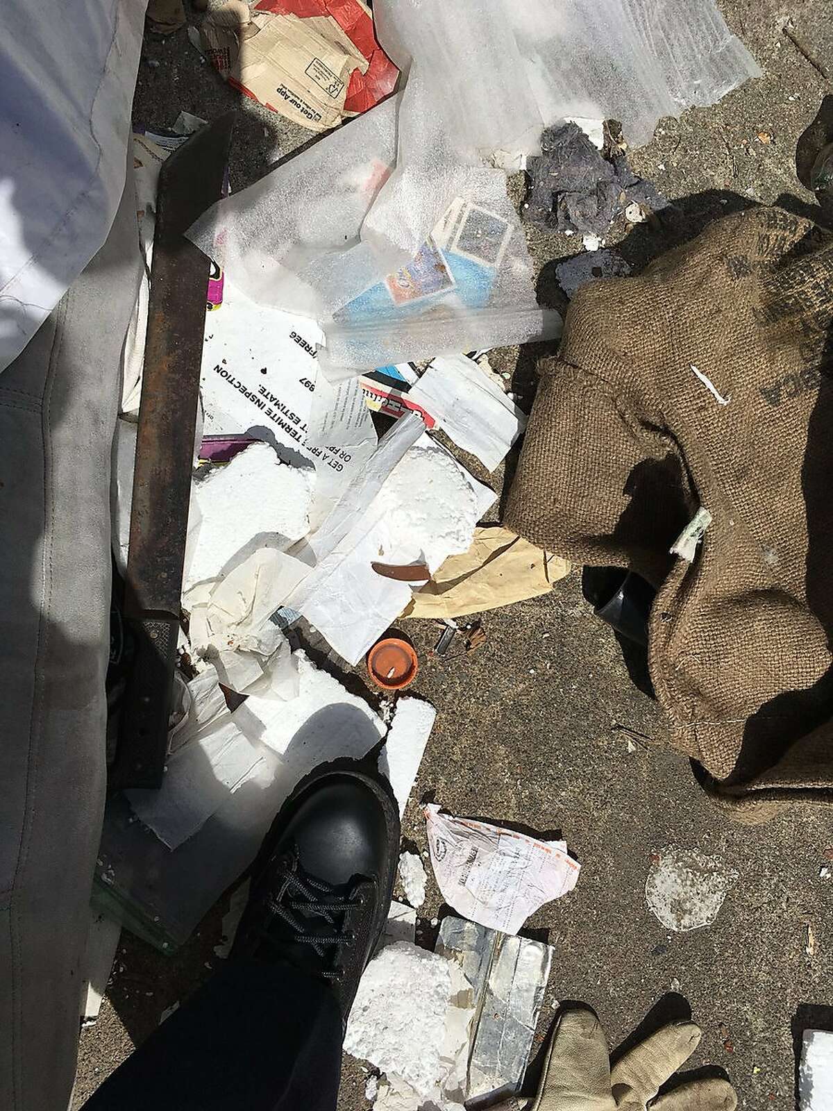 Oakland police say man with machete assaulted officers prior to arrest