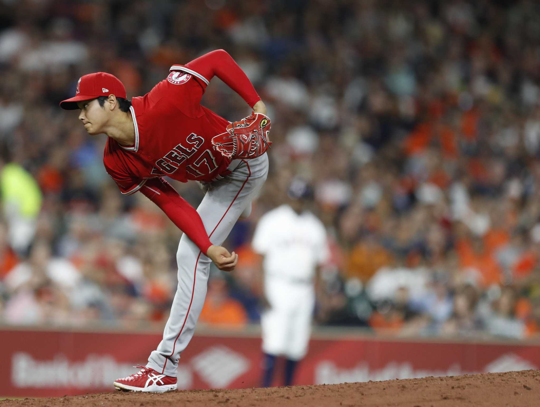 Shohei Ohtani pitches, hits and plays outfield in Angels' loss