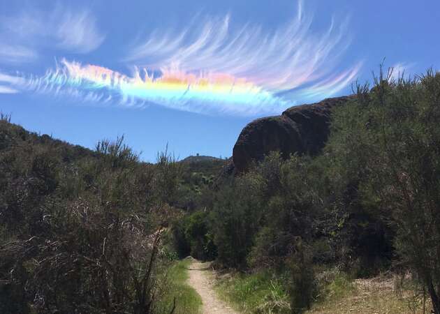 Awesome 'fire rainbow' appears over Pinnacles National Monument