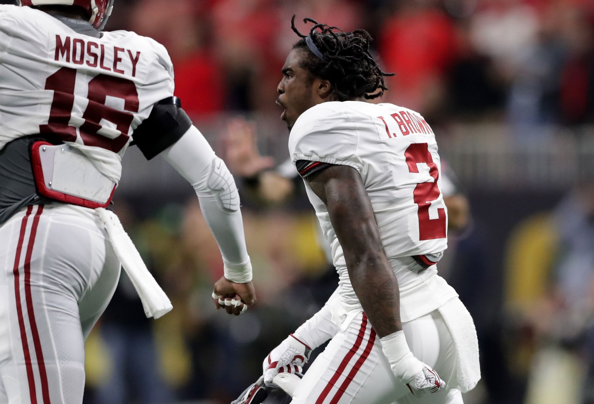 Baker Mayfield recreates iconic Brett Favre Draft Day picture