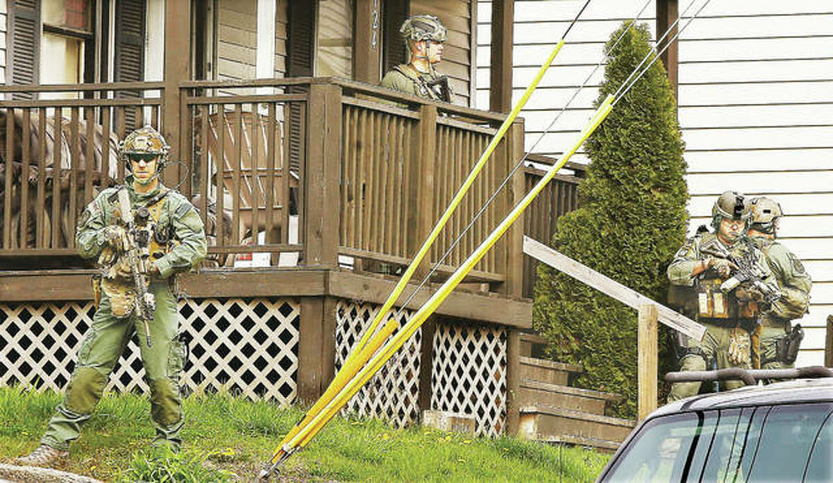 Multiple arrests follow ILEAS raid of house on West Ninth Street in Alton