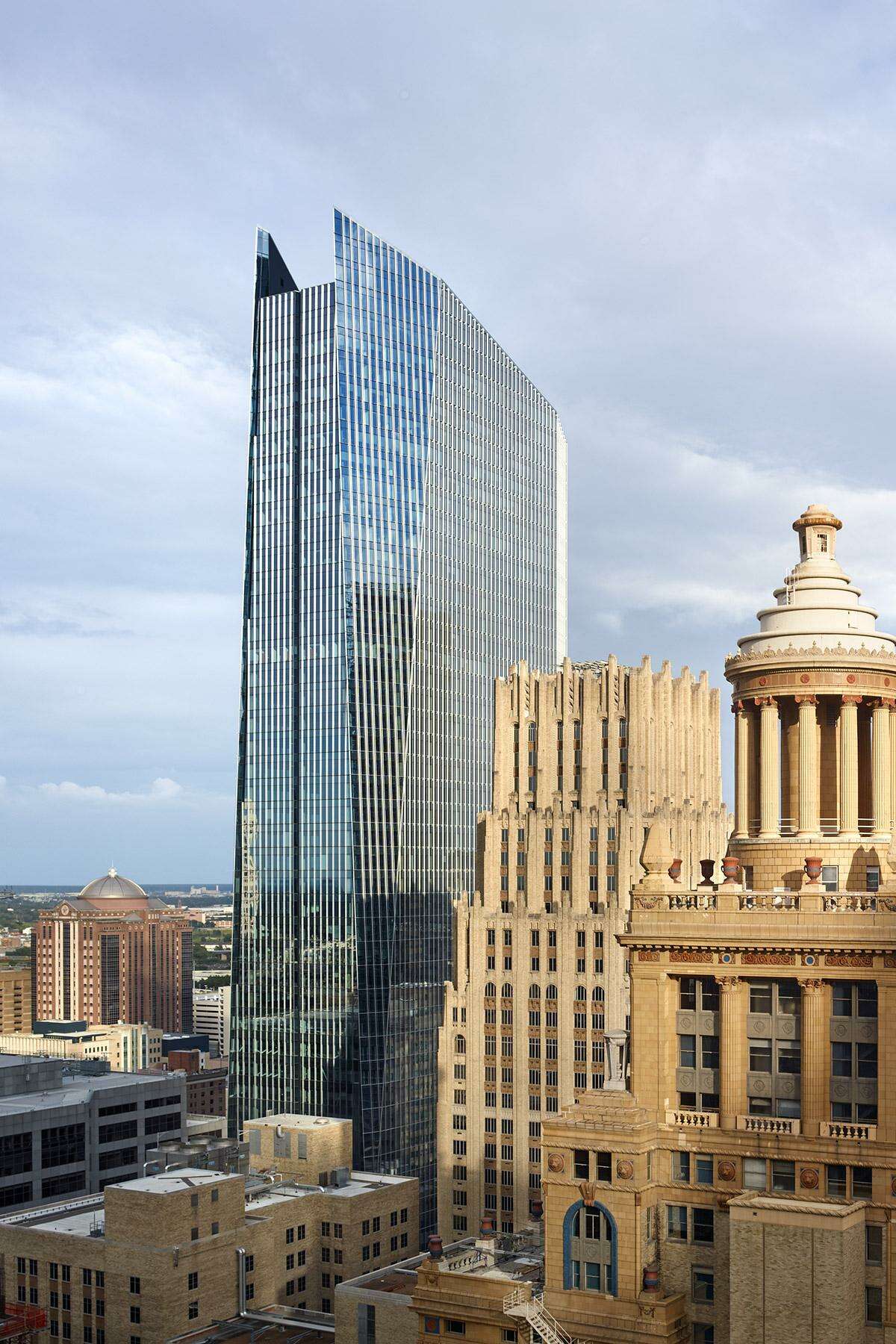 The 609 Main at Texas office building is 95 percent occupied with the signing a new lease byJAMS. Hines, a global developer based in Houston, completed the building in 2017.