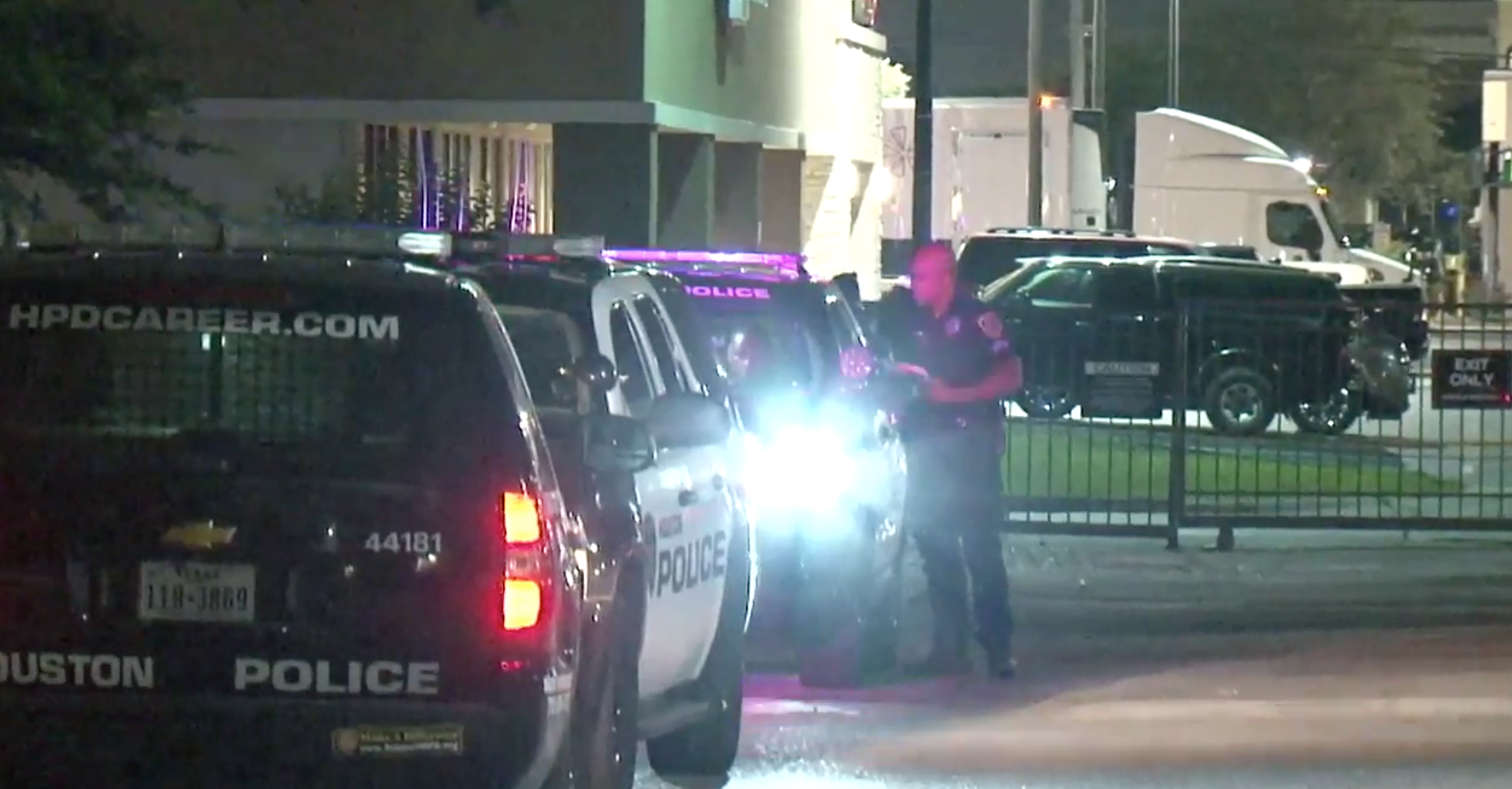 1 injured in west Houston shooting