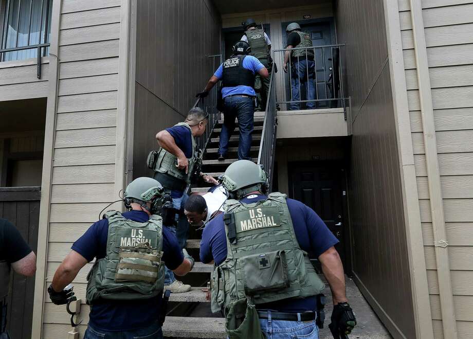 U S Marshals Houston Police Net Hundreds Of Suspected Gang Members In Joint Operation