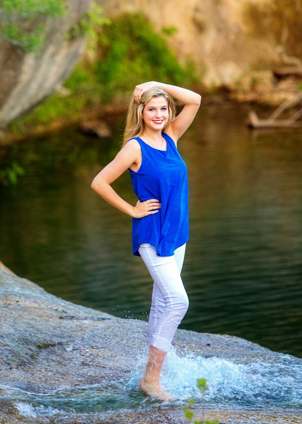 Laura Lee Gunn was taking her senior portraits when she slipped and fell into a river. The result of the epic fail were some hilarious, memorable senior photos.