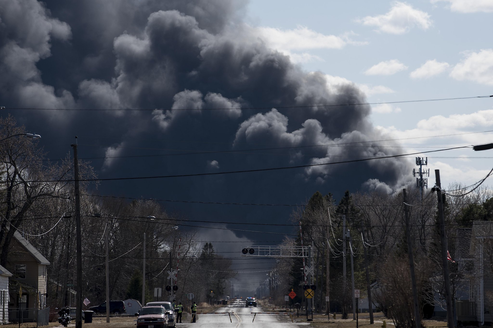 Evacuation order lifted following blast at Wisconsin refinery