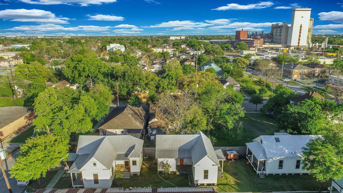 Two 1895 Houston homes located at 3408 Garrow are for sale in East Downtown. They were originally bought by Michael Skelly and Anna Whitlock in 2014 to refurbish them with modern luxuries. The two homes are for sale as a package deal for $700,000.