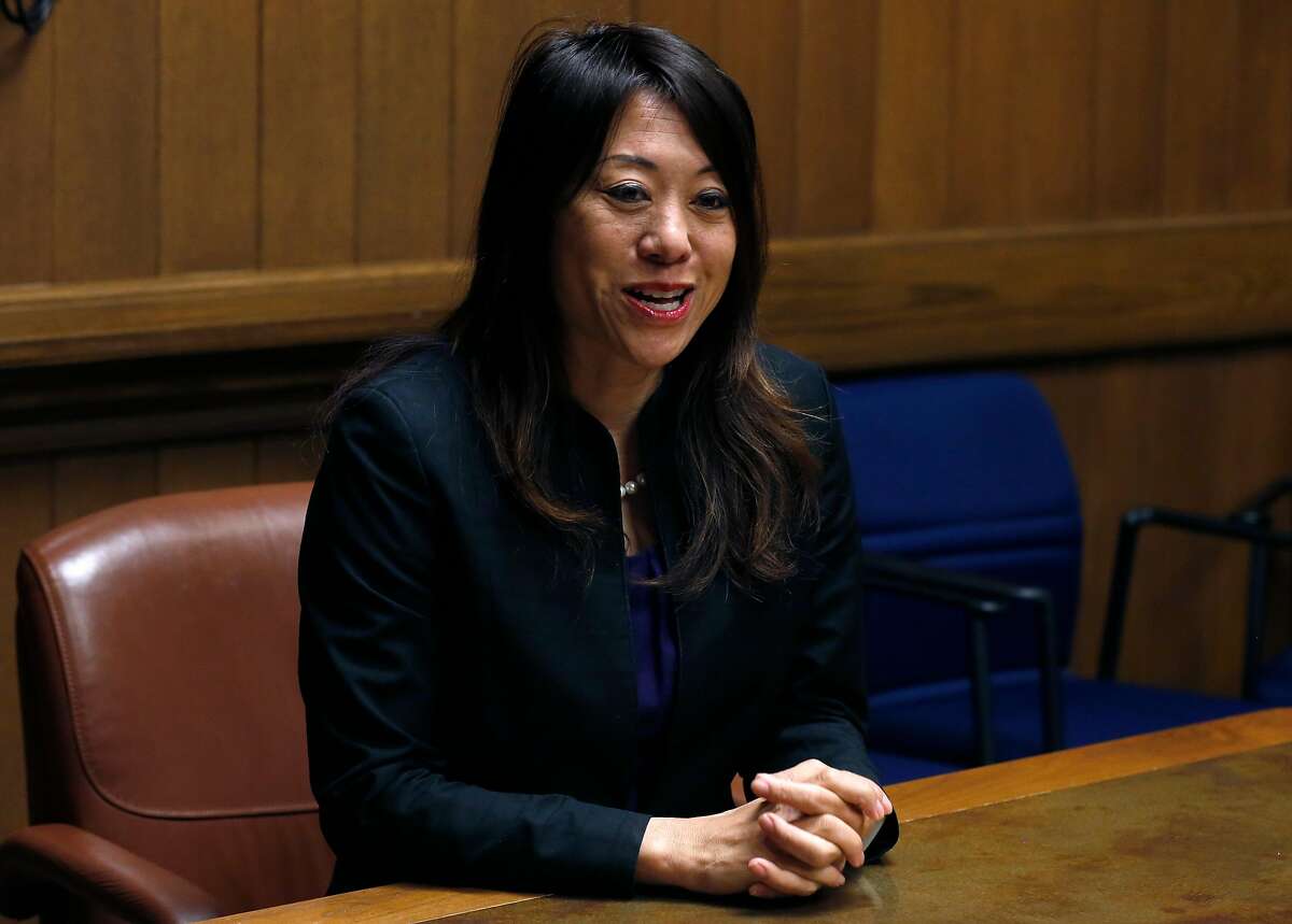 州财政部长候选人Fiona Ma会见纪事报编辑委员会。
